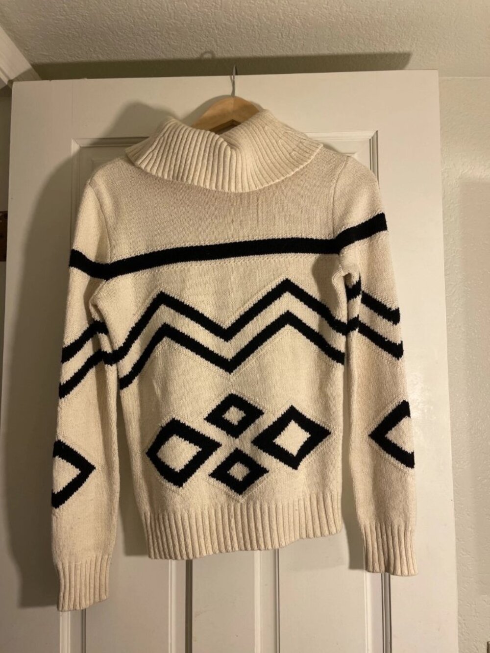women's Lauren Ralph Lauren blue and white geometric turtleneck sweater S aztec
